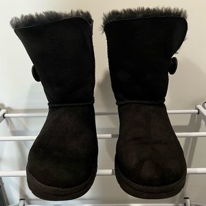 UGG AUSTRALIA Bailey Button II Boots